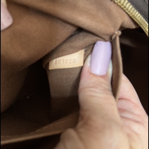 Louis Vuitton Limited Edition Monogram Canvas Riveting Bag - Picture 3 of 16